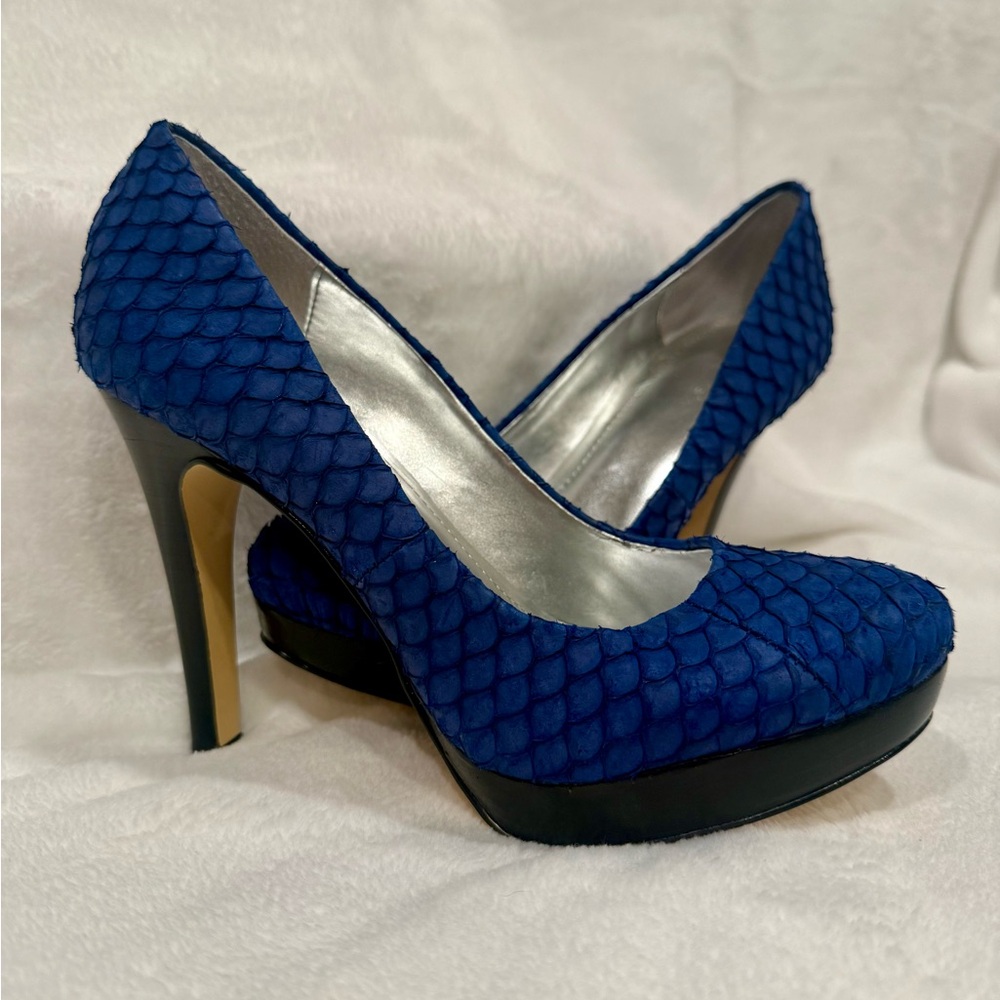 Calvin Klein Kendall Cobalt Blue Fish Skin Platform Pumps Size 6